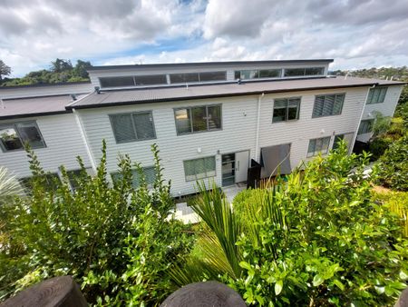 Modern Family Home - Photo 3