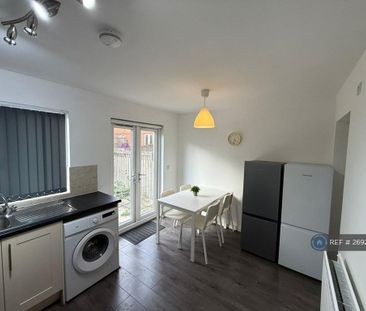 1 bedroom in a house share to rent - Photo 6