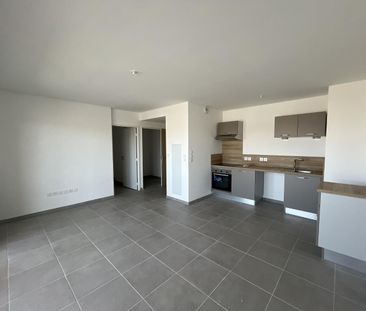 location Appartement T3 DE 60.23m² À MONTEUX - Photo 3
