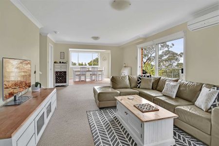 STUNNING TWO LEVEL TOWNHOUSE IN PRIME LOCATION - Photo 2