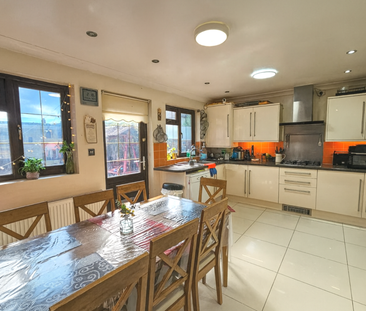 4 bedroom semi-detached house to rent - Photo 1