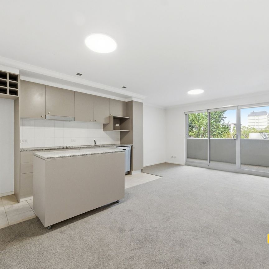 1 Bedroom Apartment Close to Light Rail - Photo 1