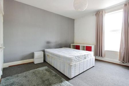 4 bedroom terraced house to rent - Photo 2