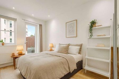 Plough Road, London, SW11 - Photo 4