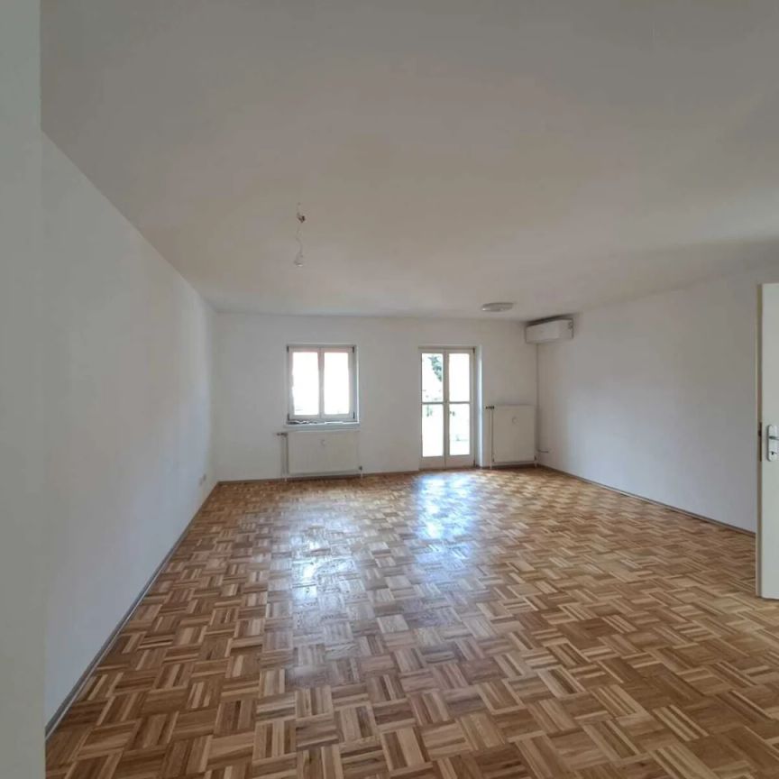 Bestlage-nahe Stadtzentrum, sanierte 2ZI mit großem Balkon,Klimaanlage,Carport - Photo 1