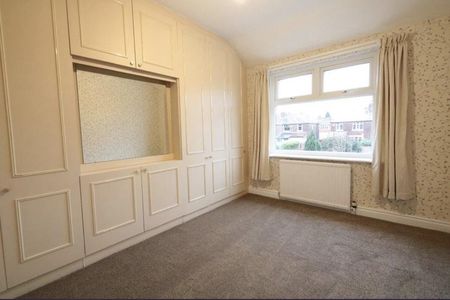 4 Bed Semi-Detached House, Finchley Road, M14 - Photo 4