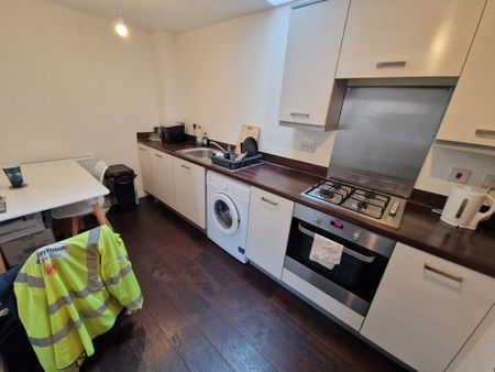 2 bedroom coach house to rent - Photo 5