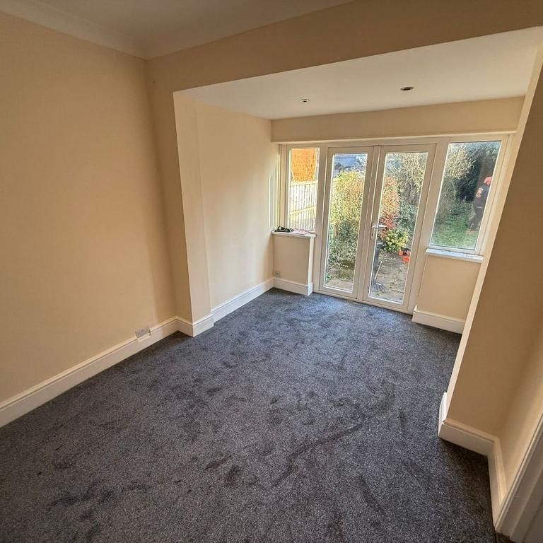 3 bedroom semi-detached house to rent - Photo 1