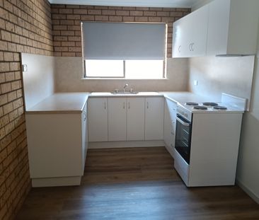 Neat 2 Bedroom Unit - Photo 3