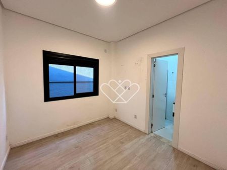 Casa de Alto Padrão No Condomínio Gênova No Bairro Villa Lucchesi Em Gravataí - Foto 3