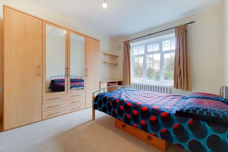 4 bedroom flat to rent - Photo 3