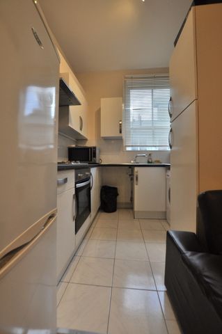 2 Bed Flat, Toynbee Street, E1 - Photo 5