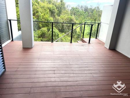 3 bedroom Townhouse in Sought After Estate - Photo 3