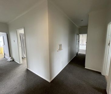 Spacious three-bedroom Castlecliff home - Photo 6