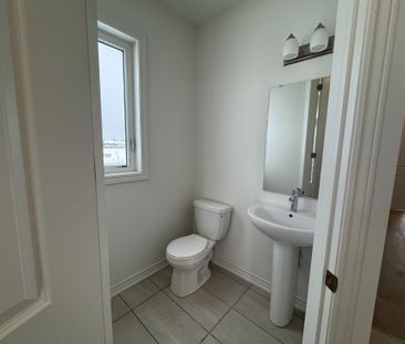 For Lease - 68 Sanderson Drive, Kawartha Lakes, Ontario - Photo 2