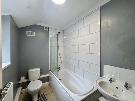 2 bedroom terraced house to rent - Photo 4