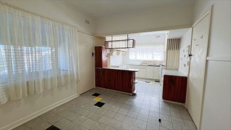 14 Edward St , MITCHAM - Photo 2