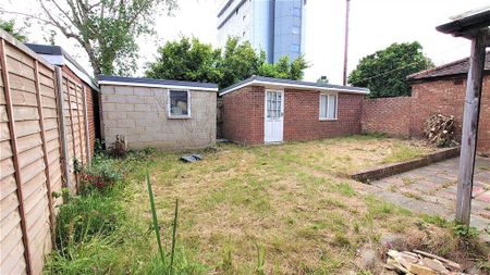 6 bedroom end of terrace house to rent - Photo 5