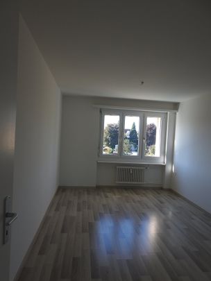 "eigene Waschmaschine | moderne 4.5-Zimmer-Wohnung an ruhiger Lage mit sonnigem Balkon" - Photo 1