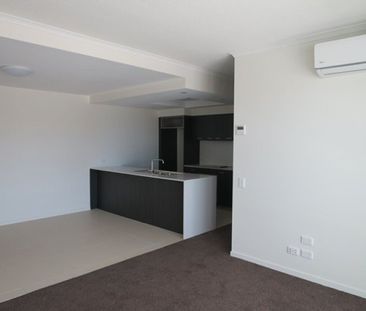 MODERN RIVER FRONT APARTMENT - Photo 6