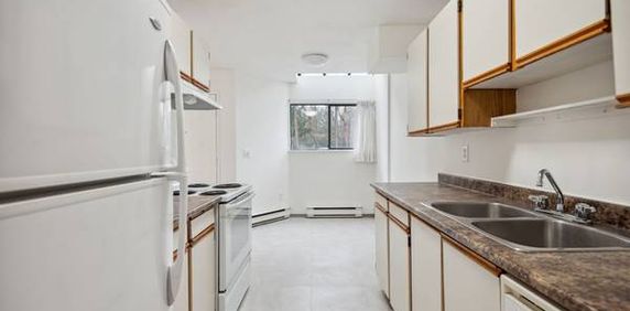 Clipper Cove Apartments - 2 Bed/2.5 Bath Townhome - NEWLY RENOVATED!!! - Photo 2