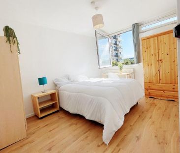 4 bedroom flat share to rent - Photo 1