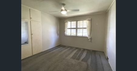 COMFORTABLE 3 BEDROOM PROPERTY WITH OPEN-PLAN LIVING - Photo 4