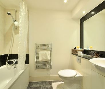 2 bedroom flat to rent - Photo 2