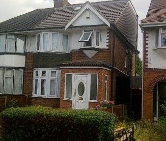 FOUR BEDROOM-2 BATHROOMS-NEWLY REFURBISHED-5 MINS FROM BCU-£80 P/W... - Photo 1
