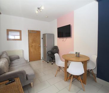 5 bedroom house to rent - Photo 1