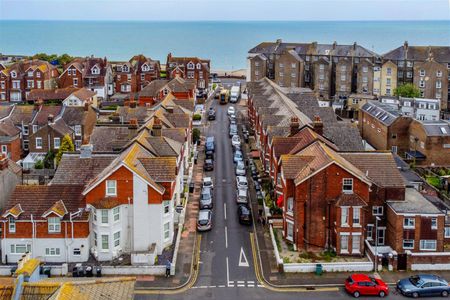 Cambridge Road, Eastbourne - Photo 3