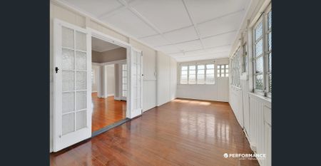 Elevated Queenslander in Prime Mitchelton - Photo 2