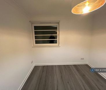 3 bedroom flat to rent - Photo 6