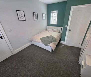1 bedroom in a house share to rent - Photo 2