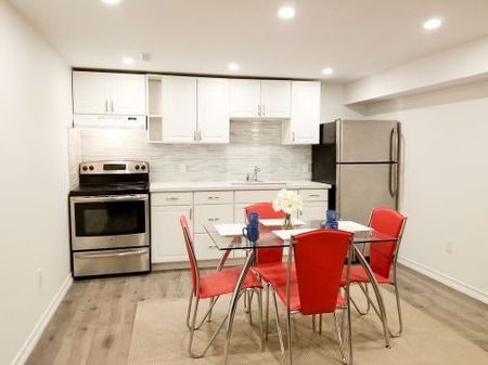 For Lease - 1588 Corkstone Glade Unit# B, Mississauga, Ontario - Photo 5