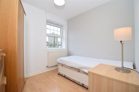 St. Christophers Walk, Wakefield - Photo 2