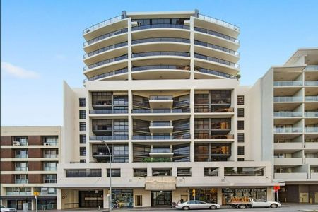 Award-Winning Architectural Apartment with Exclusive Resort Amenities - Photo 5