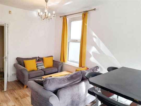 6 bedroom terraced house to rent - Photo 1