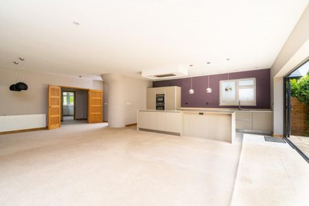 3 bedroom detached bungalow to rent - Photo 4