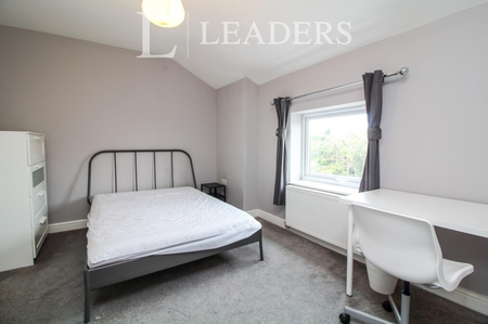 4 bedroom terraced house to rent - Photo 3