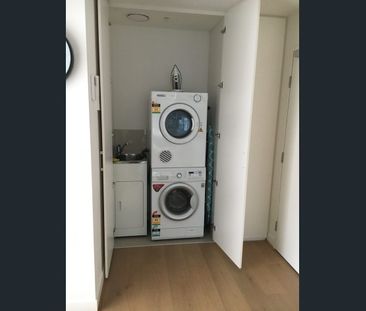 Fully furnished 2 bedroom, 2 bathroom apartment minutes walking fro... - Photo 1