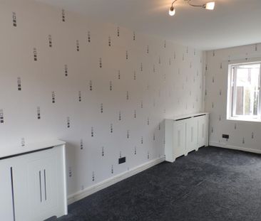 3 bedroom end of terrace house to rent - Photo 2