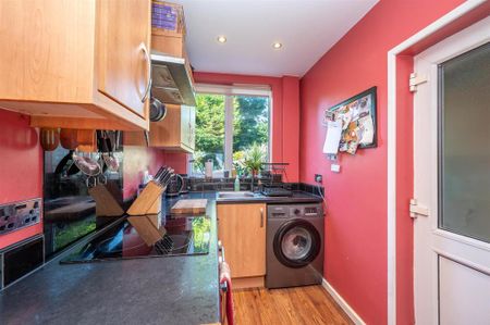 3 bedroom semi-detached house to rent - Photo 5