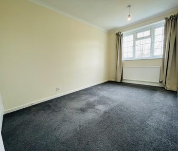 4 bedroom detached house to rent - Photo 2