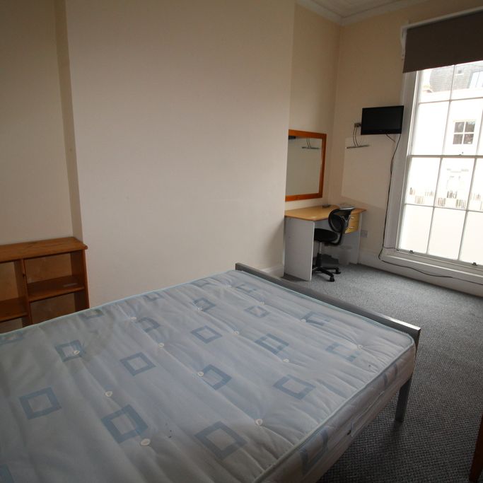 8 Bed Student Accommodation - Photo 1