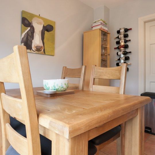 En-suite double bedroom in 3-bedroom house in Dublin - Photo 1