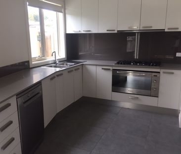 Modern Perfectly located 3 bedroom double storey townhouse with all... - Photo 5