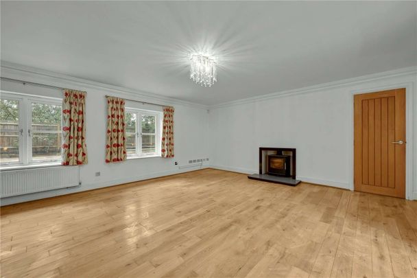 A Characterful four bedroom family home with 18th century origins. - Photo 1