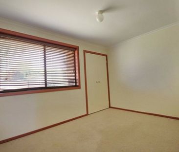 34 Cassowary Avenue, Werribee VIC, Belconnen - Photo 2