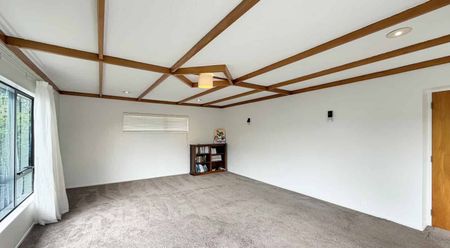 Spacious 3-Bedroom house in Prime Sandringham Location - Photo 3